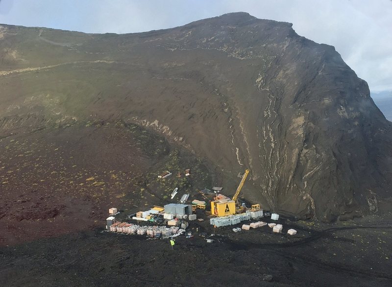 Pulau Surtsey (COURTESY JOCHEM KÜCK)