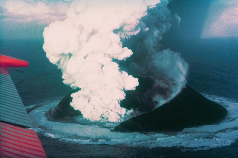 Pulau Surtsey (NOAA/PUBLIC DOMAIN)