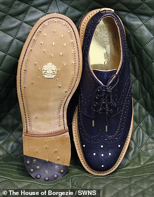 Sepatu bertahta berlian dan emas The Empire Diamond Brogues (Dailymail)