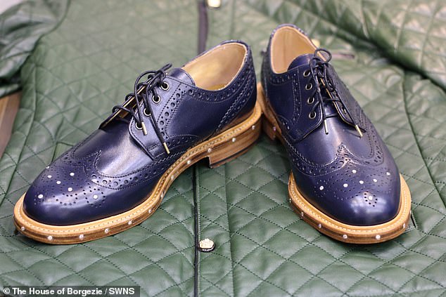 Sepatu bertahta berlian dan emas The Empire Diamond Brogues (Dailymail)