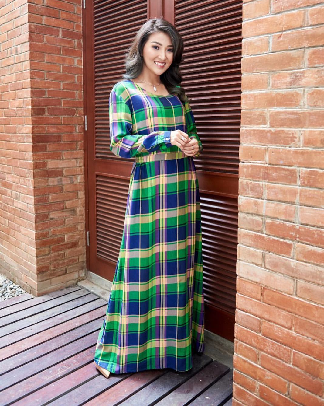 Sarwendah tampil cantik dengan long dress. (Instagram/@sarwendah29)