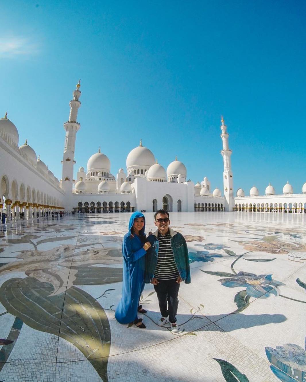Ruben Onsu dan Sarwendah, selebritis Indonesia yang lewatkan liburan akhir tahun di Abu Dhabi, Uni Emirat Arab. (Instagram/@sarwendah29)