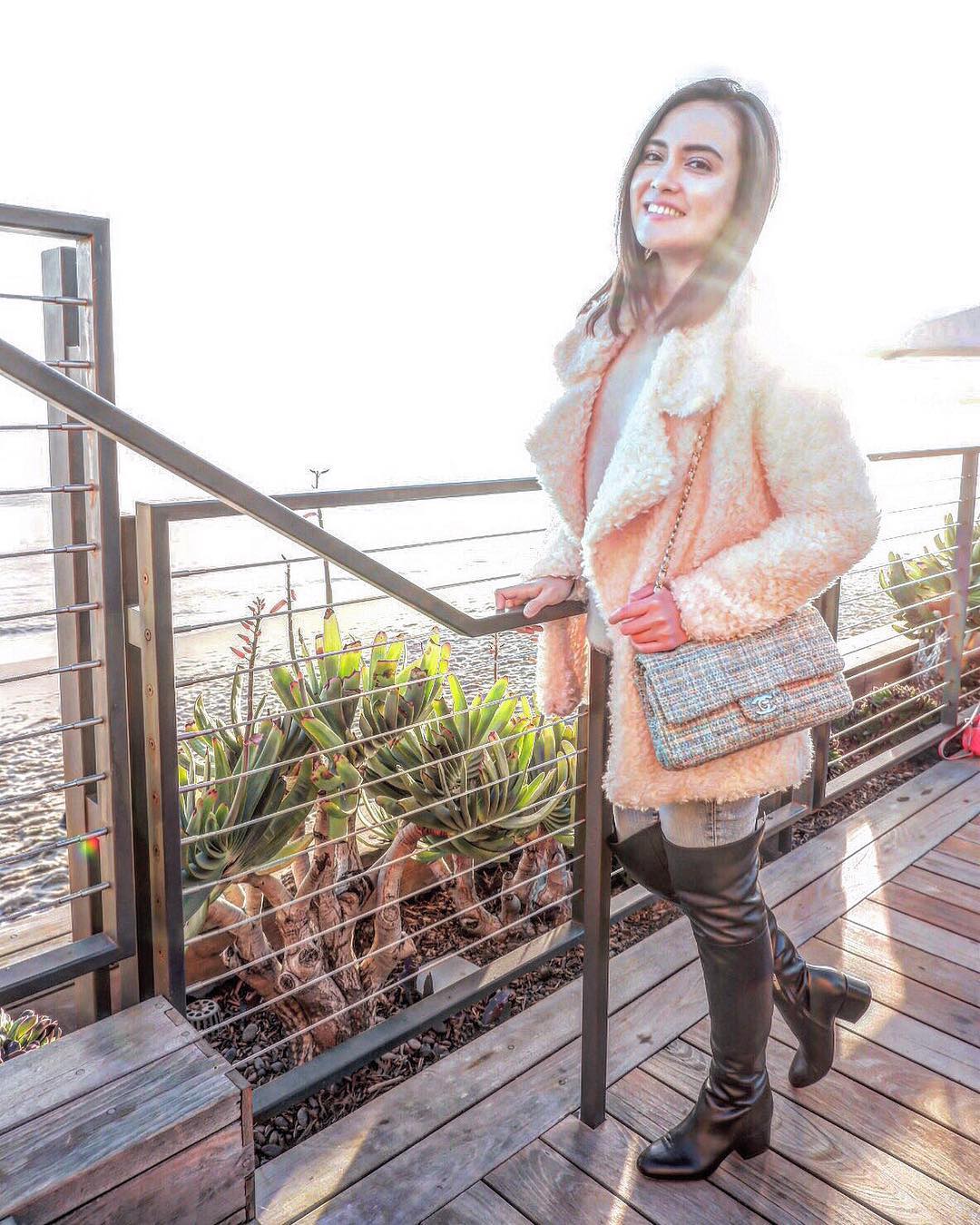 Shandy Aulia, selebritis Indonesia yang lewatkan liburan akhir tahun di California, Amerika Serikat. (Instagram/@shandyaulia)