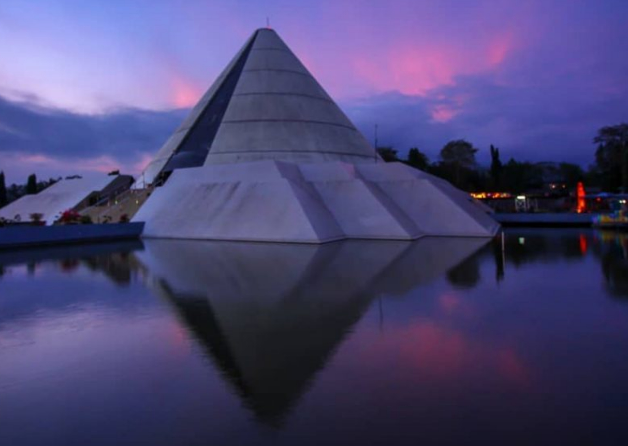 Monjali salah satu tempat wisata di Jogja (paketwisata.id)