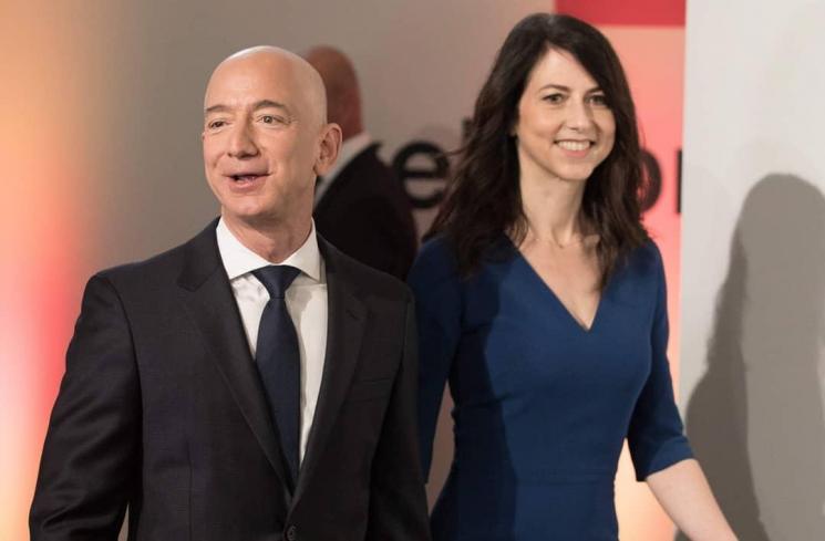 Jeff Bezos dan MacKenzie. (Instagram/@mackenziebez)