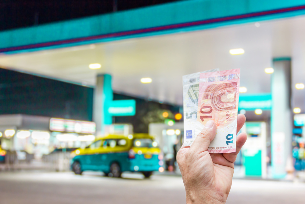 Membeli mobil bekas secara cash