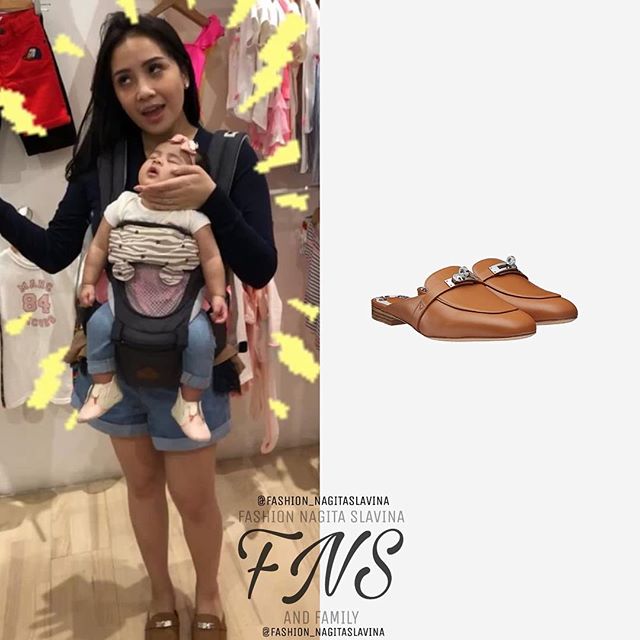 Nagita Slavina memakai sepasang sandal mules keluaran Hermes (Instagram/@fashion_nagitaslavina)