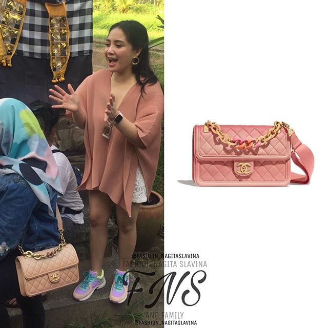 Nagita Slavina memakai tas dan sneakers Gucci (Instagram/@fashion_nagitaslavina)