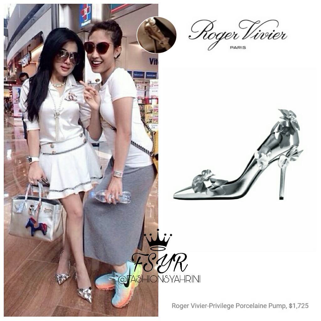Sepatu bak cinderella milik Syahrini (Instagram/@fashionsyahrini)