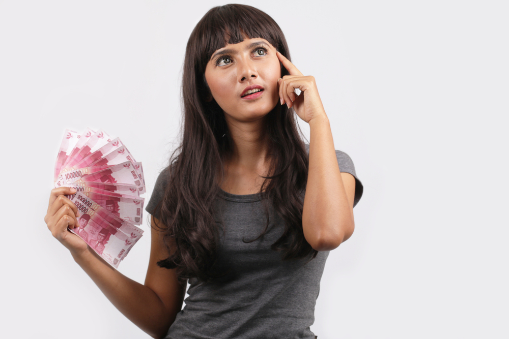 Hati-hati susun anggaran keuangan, kalau gaji naik, pengeluaran jangan ikut naik. (Shutterstock)