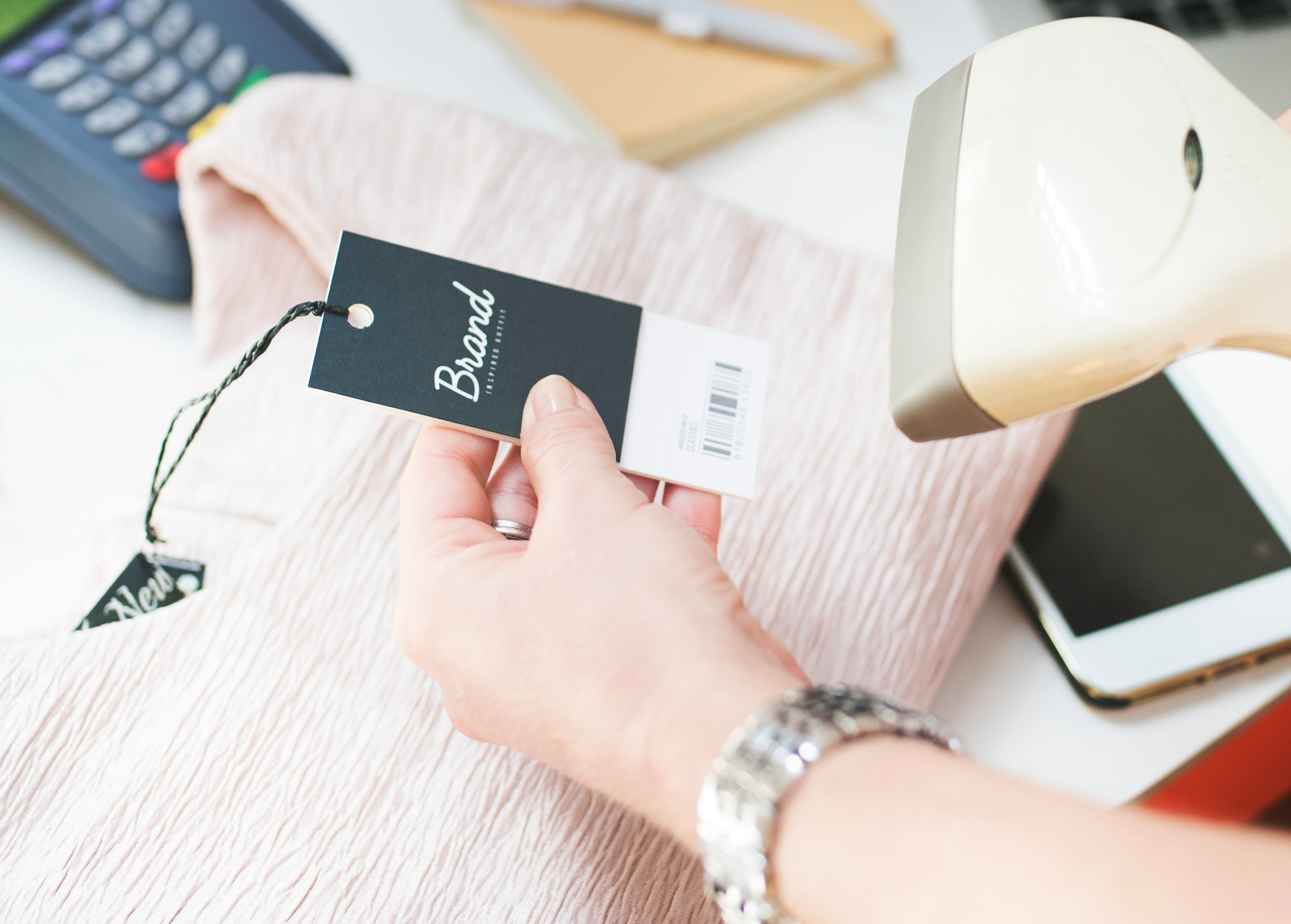 Jangan belanja barang branded berlebihan kalau gak mau boros. (Pexels)