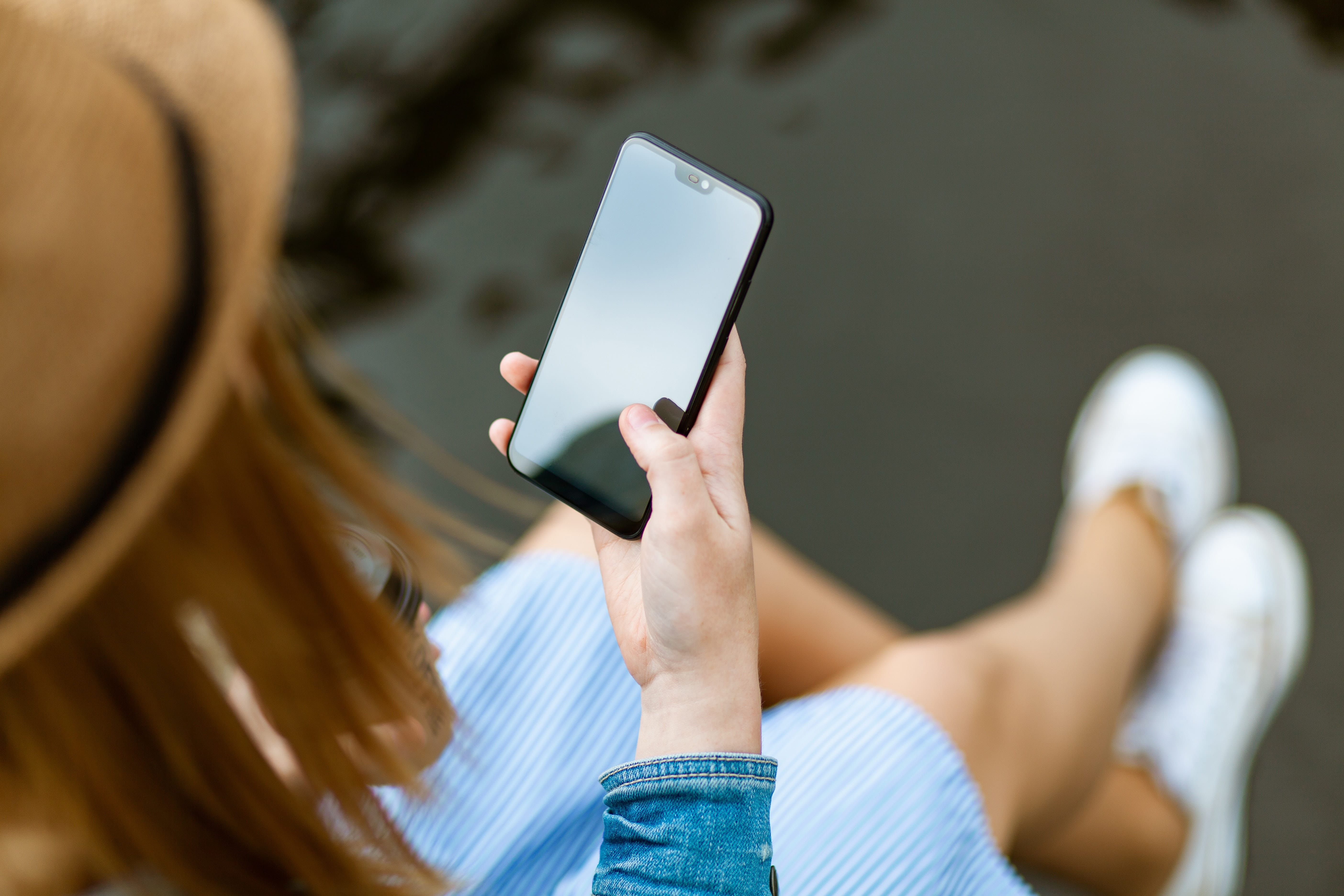 Hindari boros dengan beli ponsel pintar baru kalau ponselmu masih bagus. (Pexels)