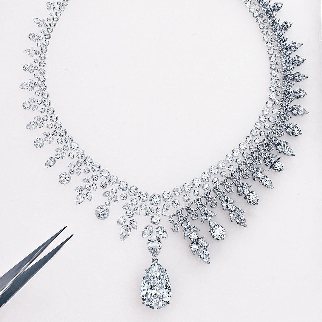 Kalung berlian Lady Gaga. (Instagram/@tiffanyandco)