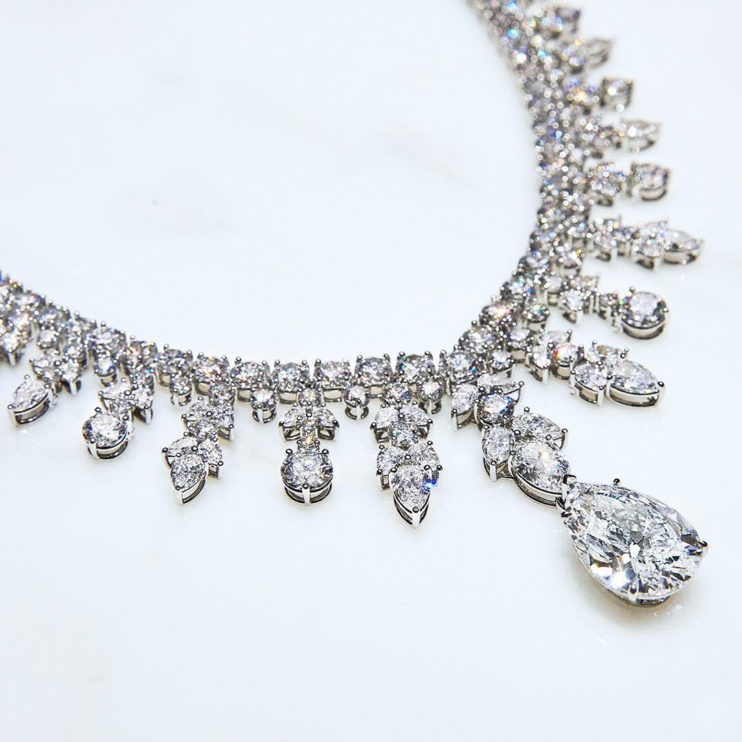 Kalung berlian Lady Gaga. (Instagram/@tiffanyandco)