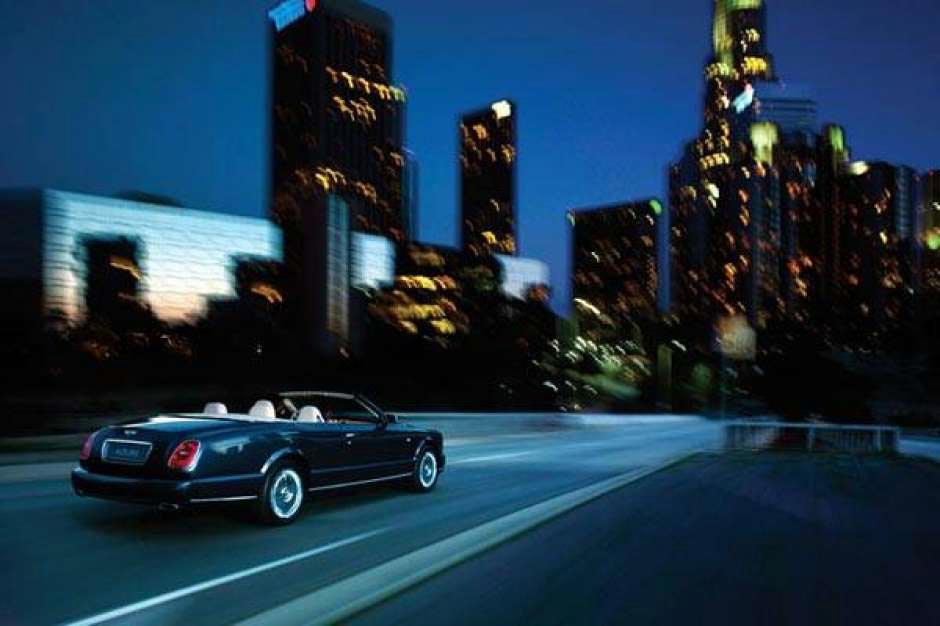 Bentley Azure, salah satu mobil mewah Kobe Bryant. (Booshsports.com)