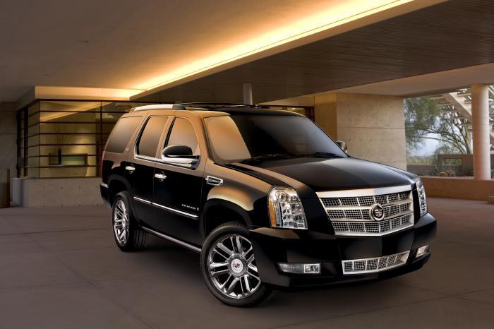 Cadillac Escalade, salah satu mobil mewah Kobe Bryant. (Booshsports.com)