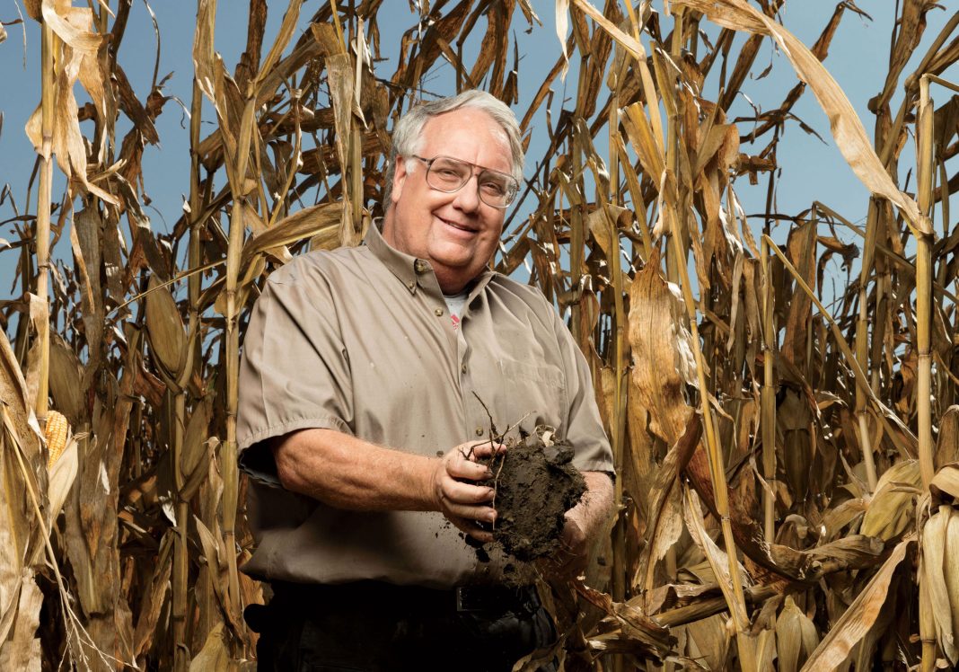 Howard Buffett, salah satu petani terkaya di dunia. (topfarmer.co.ke)