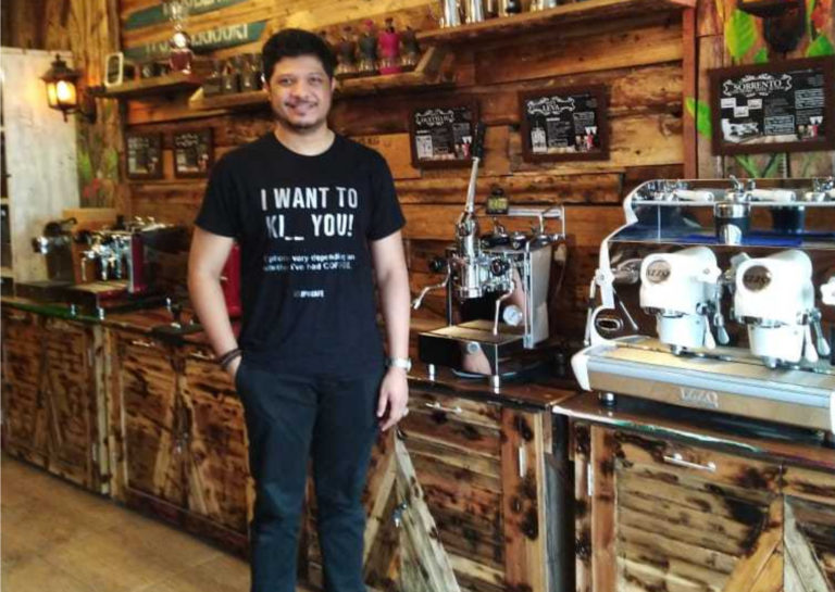 Sarjana IT Togu Panandaditya Siregar sukses bisnis kopi (MoneySmart/Nisa)