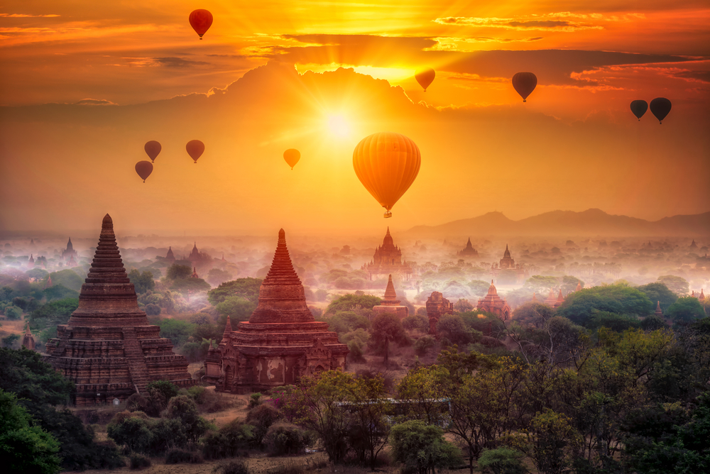 Balon udara di langit Bagan