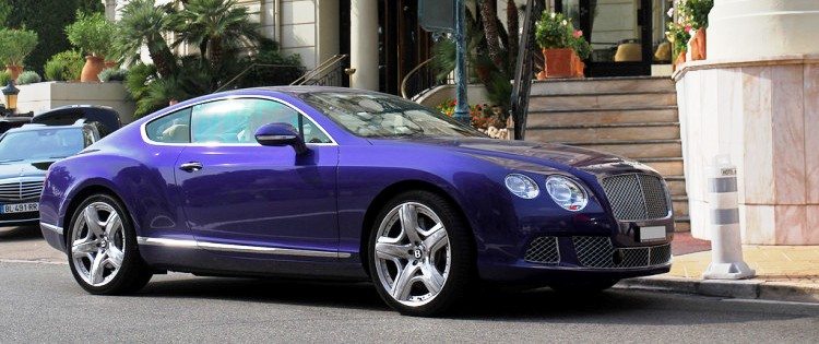Kado Valentine mobil Bentley dari Katy Perry untuk Russell Brand (Buzznigeria.com)