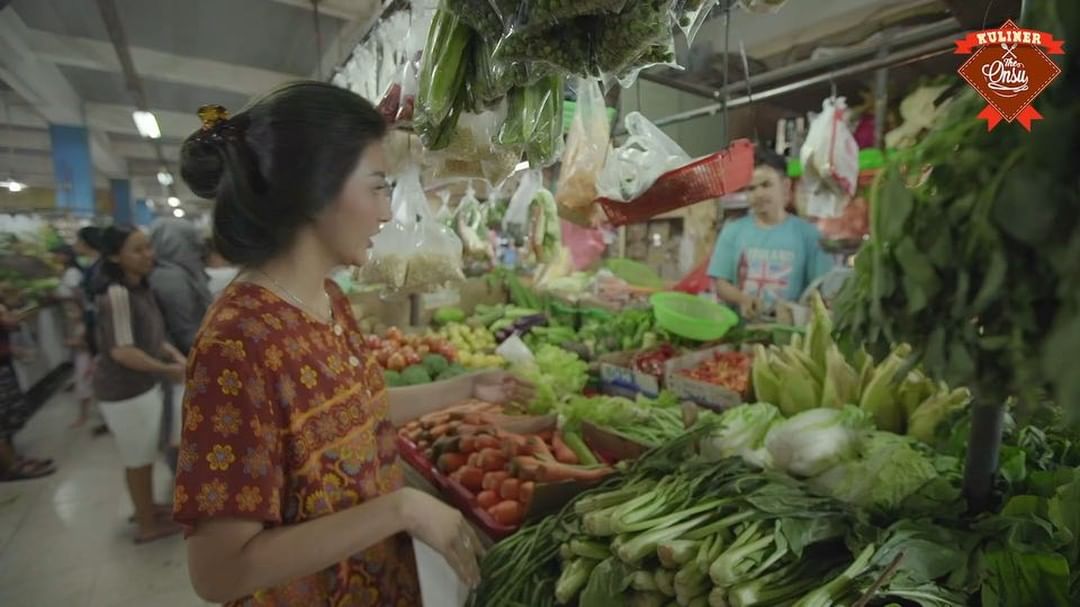 Sarwendah, artis Indonesia yang suka belanja di pasar. (Instagram/@sarwendah29)
