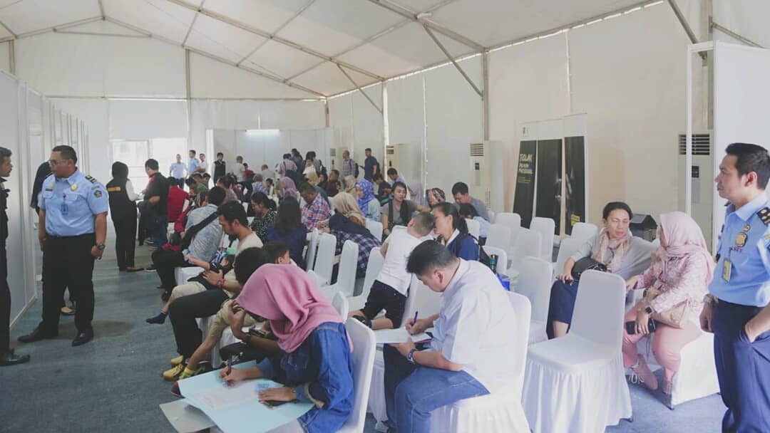 Tunggu sampai dipanggil petugas. (Instagram/@ditjen_imigrasi)
