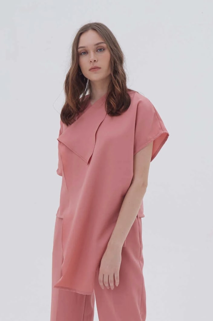 Pile Top Pink seharga Rp 239 ribu ini cocok buat outfit atau kado valentine kamu. (Bobobobo.com)