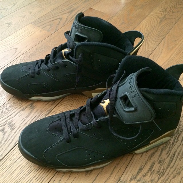 Sneakers mewah Air Jordan Golden Moments. (Instagram/@erickthohir)