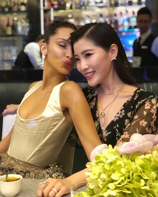 Chryseis Tan dan Bella Hadid (Instagram/@chrystan_x)