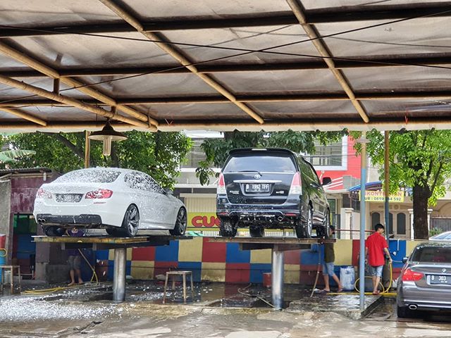 Harga mobil Ian Kasela ini Rp 1 miliar lho!