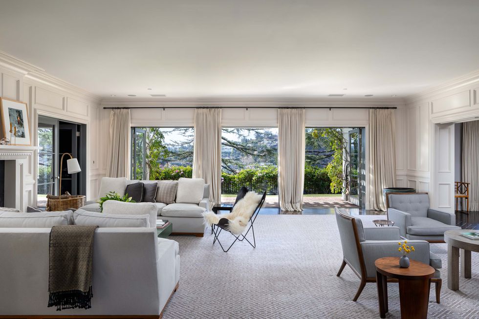 Interior rumah Jodie Foster (hips.hearstapps.com)