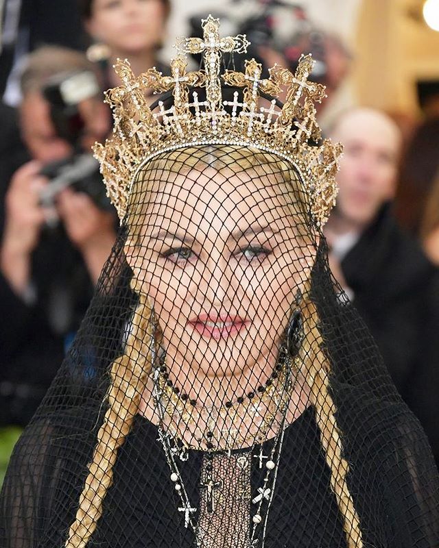 Madonna pakai rancangan Rinaldy Yunardi (Instagram/@rinaldyyunardi)