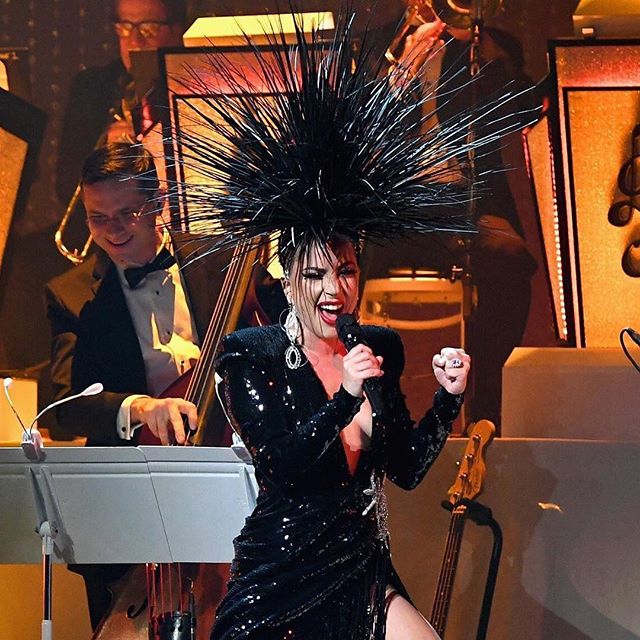Lady Gaga memakai karya Rinaldy Yunardi (Instagram/@rinaldyyunardi)