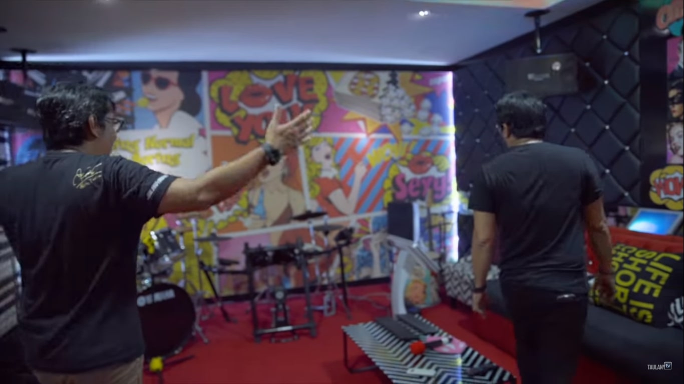 Ruang hiburan di rumah Parto (YouTube Andre Taulany)