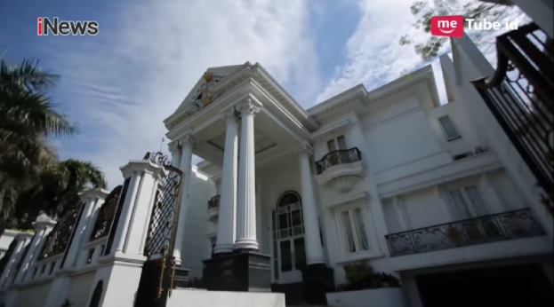 Rumah seperti istana milik Amelia Salim (MeTube)