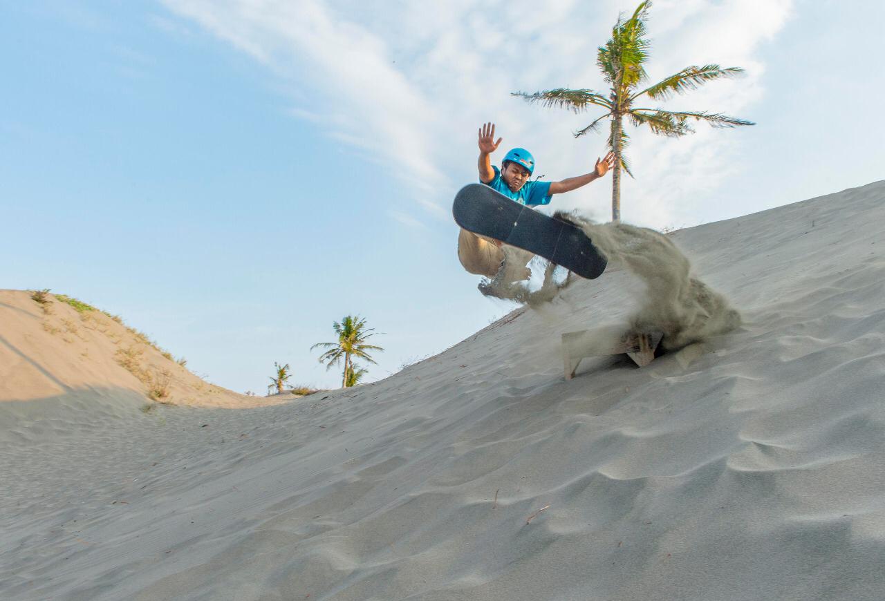 Tempat wisata Yogyakarta, Gumuk Pasir Parangkusumo
