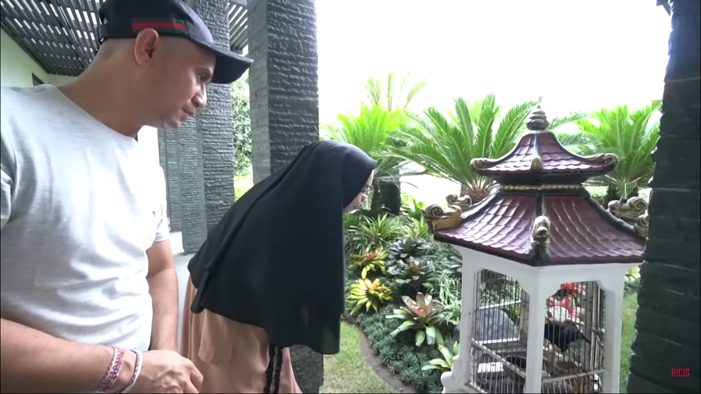 Halaman rumah Gusti Ngurah Anom sangat artistik