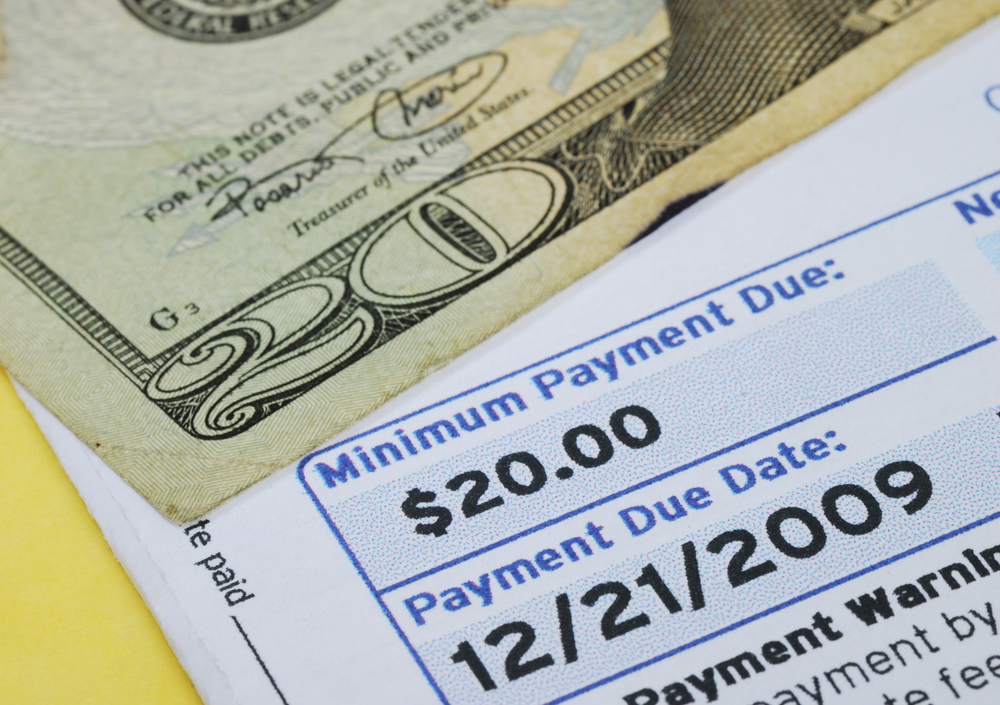 Membayar tagihan kartu kredit dengan minimum payment