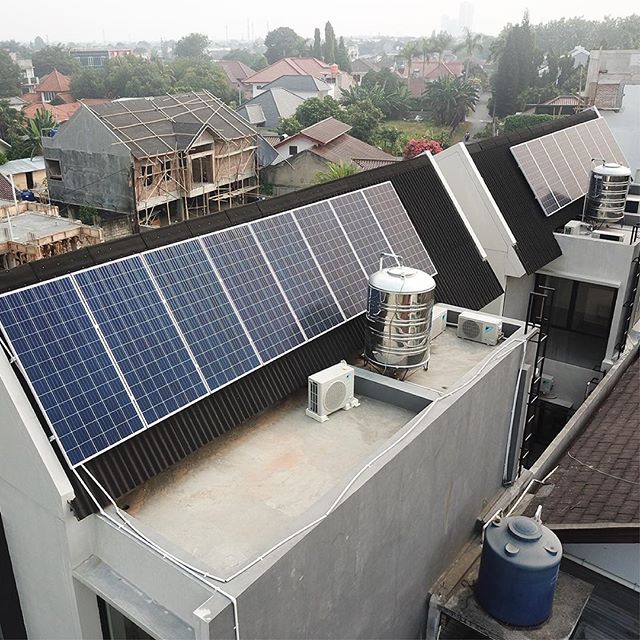 Panel surya
