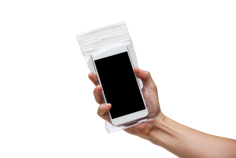 Perlengkapan traveling casing anti air