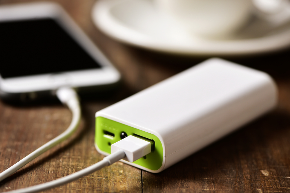 Perlengkapan traveling, powerbank
