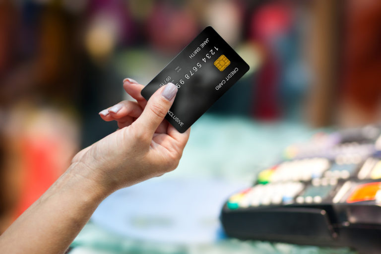 Belanja Lebaran Pakai Kartu Kredit (Shutterstock)