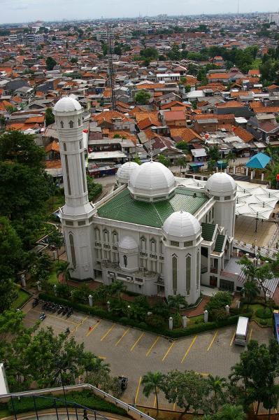 Membangun masjid