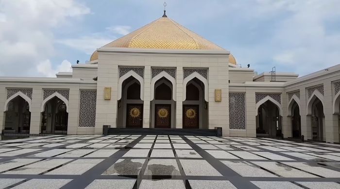 Membangun masjid