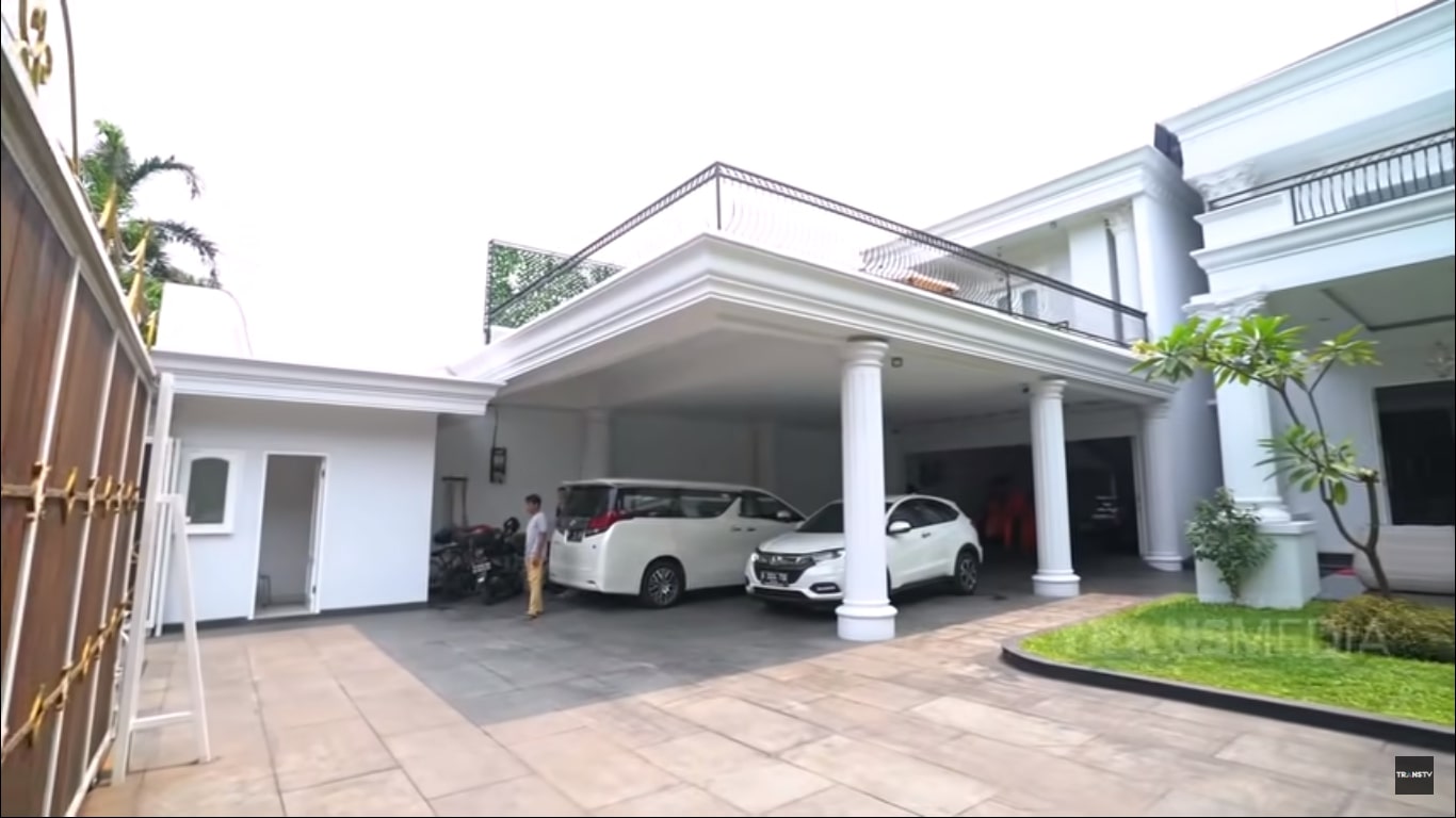 rumah iis dahlia