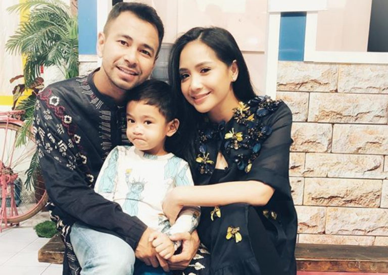 Raffi Ahmad Boyong Nagita Slavina Huni Rumah Rp 70 M Begini Penampakannya<script async src=
