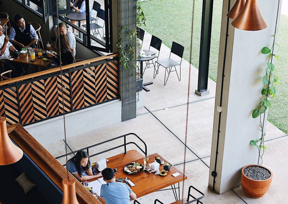 Ini 10 Cafe Di Bandung Yang Instagramable Memanjakan Lidah Dan Aman Di Kantong<script async src=