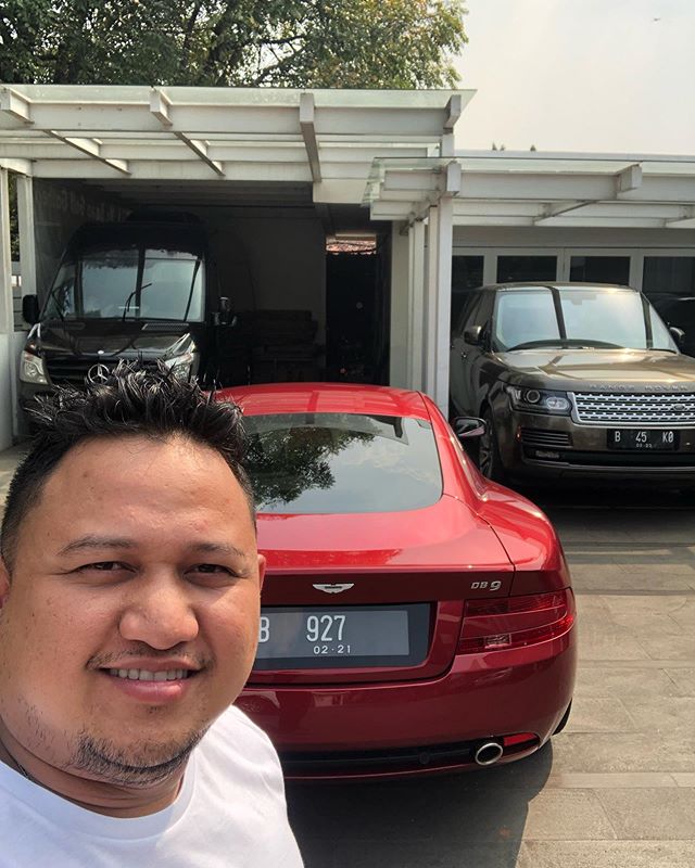 Mobil Mewah Raffi Ahmad