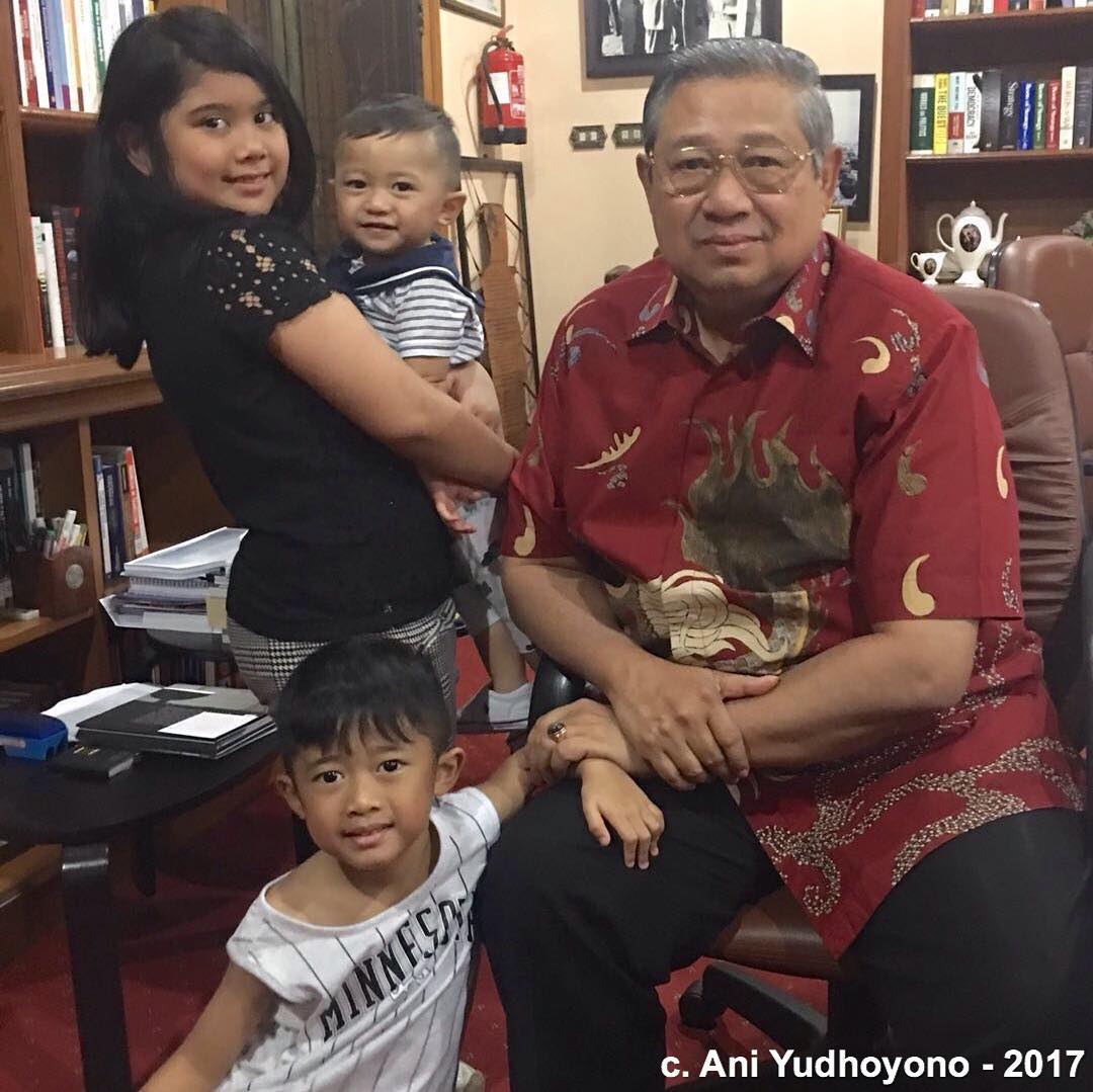 Intip Nyamannya Rumah Rumah Keluarga Sby Lewat Jepretan Ibu Ani Yudhoyono<script async src=