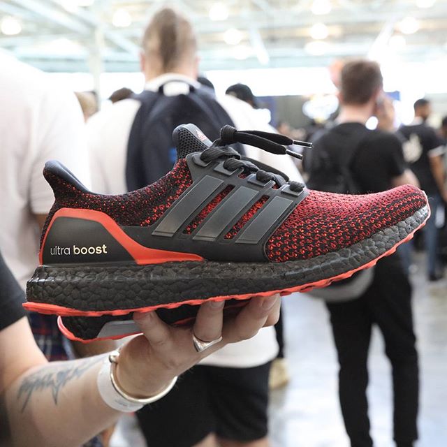 Sepatu Sneakers